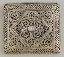 Ezüst(Ag) filigrán cigarettatárca, jelzett, 7,8x8,8 cm, nettó: 157,3 g