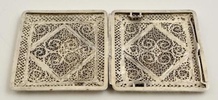 Ezüst(Ag) filigrán cigarettatárca, jelzett, 7,8x8,8 cm, nettó: 157,3 g