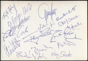 A Csepel SC labdarúgóinak csoportképe, hátoldalon aláírásokkal