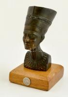 Nofertiti fém büszt, fa talapzaton, m: 12 cm