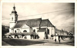 Kézdivásárhely, Targu Secuiesc; utcakép, református templom / street view, calvinist church
