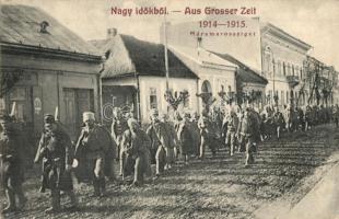 1914-1915 Nagy időkből. Máramarossziget, Sighetu Marmatiei; Orosz hadifoglyok kivezetése. benkő Miklós kiadása / WWI military, Russian prisoners of war (POWs)