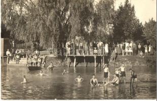 1926 Kalocsa, méhésztelep, tó részlet fürdőzőkkel. Madarász photo