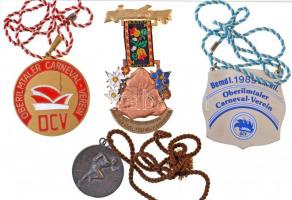 14db-os vegyes, német túrajelvény tétel az 1970-1980-as évekből, közte egy olasz jelvény is T:2,2-
...