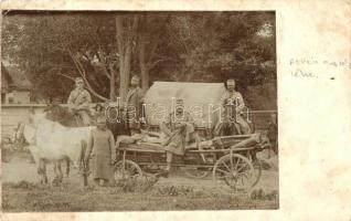 1915 A trén (málhás szekerek menetoszlopa és legénysége) egység része / WWI K.u.K. military camp, packed carriages. photo (fa)