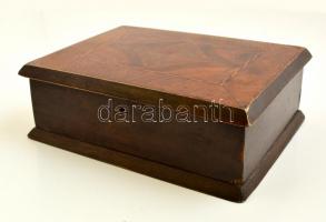 Intarziás fa doboz, kulccsal de a zár nem jó, kis hibákkal, 19×25 cm