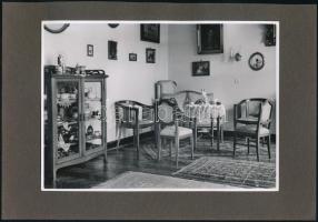 Nagypolgári szobabelsők, 2 db kartonra kasírozott fotó, 12x17 cm