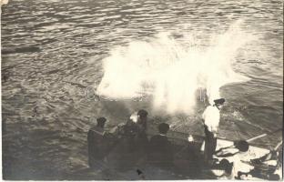 Torpedó kilövése egy csónak mellett / K.u.K. Kriegsmarine, firing a torpedo next to the mariners' boat. photo