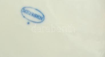 Meisseni vajtartó pótolt tetővel, tetőn apró csorba, jelzett, d:17 cm, m:11 cm