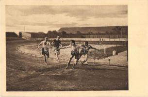 1911 FTC versenye, 4x100 méteres staféta utolsó váltásai; Radóczy, Jankovich, Petersen, Hermann; M.A.C. győzelem; Klasszikus pillanatok vállalat, Révész és Bíró műterem / Running race