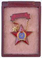 ~1950. Szakma Kiváló Dolgozója zománcozott fém kitüntetés, miniatűrrel Rákosi-címeres sérült tokban T:2