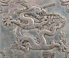 Tibeti ezüst (Ag. 50% alatti ezüst tartalommal)  sárkányos plakett, jelzett, 9,5×5 cm
