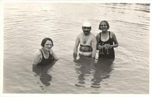 1934 Balatonföldvár, fürdőzők. Photos Seidner