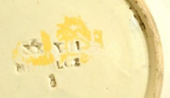 Miskolcz falitányér, a hátoldalon Miskolcz Dávid csillag jelzéssel, kézzel festett, jelzett, kopott,...