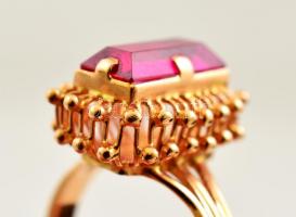 Arany (Au.) 14 k  gyűrű szintetikus rubin kővel, jelzett (szovjet), méret: 56, bruttó: 6 g