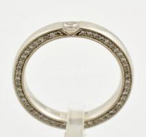14 K fehérarany gyűrű 98 db kisebb és egy nagyobb briliánssal .Jelzett, 5,4g / White gold. 14C ring with diamonds. Signed, Size: 16/56