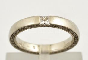 14 K fehérarany gyűrű 98 db kisebb és egy nagyobb briliánssal .Jelzett, 5,4g  / White gold. 14C ring...