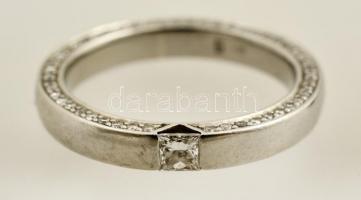 14 K fehérarany gyűrű 98 db kisebb és egy nagyobb briliánssal .Jelzett, 5,4g  / White gold. 14C ring...