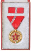 1954. Szocialista Munkáért Érdemérem zománcozott fém kitüntetés mellszalagon, szalagsávval, miniatűrrel, dísztokban T:1-