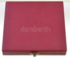 Varga Miklós (1928-) 1965. "600 éves Miskolc 1365-1965" Br emlékérem tokban (90mm) T:1-,2