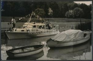 1959 Tihany, MTA Biológiai Kutatóintézete Lóczy Lajos nevű hajójának vízre bocsájtása, 11 db fénykép...