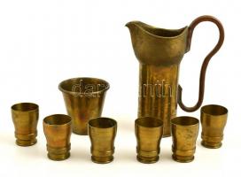 Oroszország 1944 feliratos, magyar címerrel díszített hadifoglyok által töltényhüvelyekből készített kiöntő 6 pohárral és kínálóval. Teljes készlet / Complete set of shrapnel made coffe set.