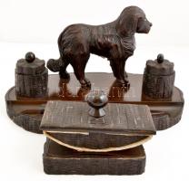 Kutya figurás íróasztali készlet (tintatartó porcelán betéttel, levélvágó, tapper) faragott fa, jelzés nélkül, jó állapotban, 38×25 cm