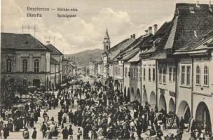 Beszterce, Bistritz, Bistrita; Kórház utca, piac, üzletek / Spitalgasse / street view with market and shops (Rb)