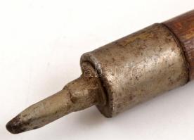 Osztrák turistabot, 23 db botjelvénnyel (közte a Lipiczai ménest ábrázoló), m:83 cm