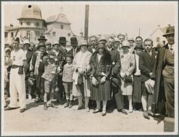 1928 Dunakeszi, MÁV Dunakeszi Főműhelyének zászlószentelése, 14 db fénykép, albumba ragasztva, Platz...