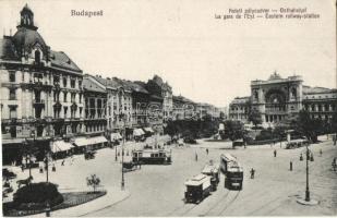 Budapest VII. Keleti pályaudvar, Baross szobor, villamosok, Dr. Radnai Sándor fogorvos üzlete, takarékpénztár. Taussig kiadása (EK)