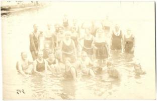 1927 Abbazia, fürdőzők / bathing people. Foto Betti - 5 db régi fotó képeslap / 5 pre-1928 photo pos...