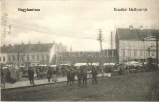 Nagykanizsa, Erzsébet királyné tér, piac, gyógyszertár, Singer József és Társa, Fischer Ferenc üzletei. Armuth Sándor kiadása