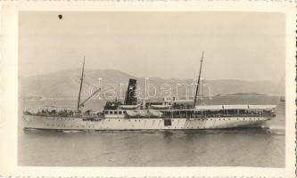 Zagreb egycsavaros tengeri személy és áruszállító gőzhajó / Hungaria sea passenger and cargo steamship. Foto Hollywood A. Borovic, photo