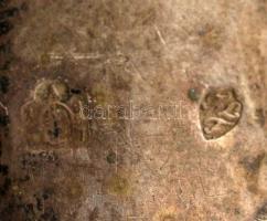 Ezüst (Ag.) evőeszközök (közte antik), +ezüst nyelű kések (3 db), rozsdás nyéllel, nettó:214 g +brut...