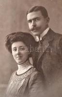 cca 1870-1900 Régi családi fotóalbum, 68 db keményhátú fotóval. Korabeli viseltes egészvászon albumb...