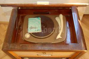 cca 1950 Lemezjátszóval egybeépített Terta T-426 G rádió eredeti leírással, számlával, garancia- és ...