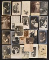 cca 1910 Max von Thun grófot és családját ábrázoló fotó gyűjtemény, összesen 25 db fotólap, részben saját kezűleg megírva. / Duke Max von Thun and his family. 26 photo postcards, many with autograph writings.
