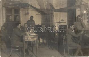 I. világháborús osztrák-magyar katonák a telefonállomáson / WWI K.u.K. soldiers at the telephone station. photo (fa)