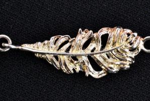 Ezüst(Ag) leveles karkötő, jelzett, állítható hosszúságú, max h.: 20 cm, bruttó: 10,7 g