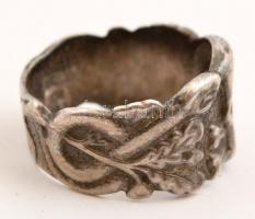 cca 1940 ezüst (Ag.) "SS" gyűrű, belül számozott, jelzett, jó állapotban, méret: 59, nettó...