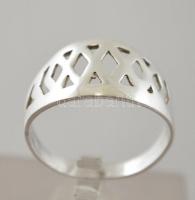 Ezüst(Ag) csillagos gyűrű, jelzett, méret: 57, nettó: 1,8 g + Ezüst(Ag) áttört hullám gyűrű, jelzett, méret: 59, nettó: 1,8 g + Ezüst(Ag) áttört gyűrű, jelzett, méret: 53, nettó: 2 g