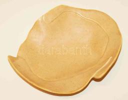 Gerle Margit (1949- ) kerámia tál 23x18 cm