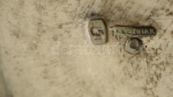 Ezüst (Ag.) keresztelő pohár, jelzett, mesterjeggyel (Wozniak), gazdagon gravírozott, m:7,5 cm, nett...