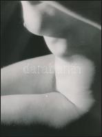 cca 1976 Akt tanulmányok, 2 db vintage fotóművészeti alkotás jelzés nélkül, Menesdorfer Lajos (1941-...