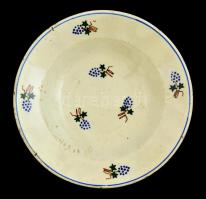 Dekoratív szőlőmotívumos kerámia leveses tányér, jelzett, kis lepattanásokkal, d: 22,5 cm