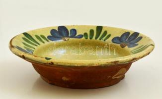 Dekoratív virágos kerámia leveses tányér, jelzett, lepattanásokkal, d: 21 cm