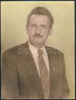 cca 1959 Színezett műtermi portrék, 2 db vintage fotó Demeter Sándor szentesi fényképész hagyatékábó...