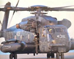 Andy Lightbody, Joe Poyer: Helikopterek. Fordította Kiss Tibor. h.n., 1993, Victoria Kft. Kiadói kar...