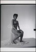 cca 1974 Csőre töltve, szolidan erotikus fényképek, 4 db vintage negatívról készült mai nagyítások, ...